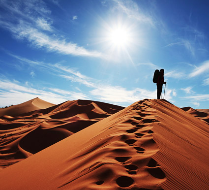 砂漠を歩く
