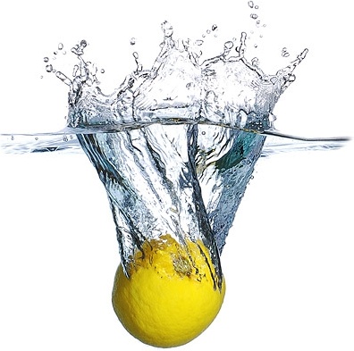 水レモンの画像フリー素材写真 5.44 MB に飛び込んだ