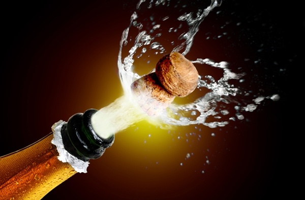 シャンパン開く瞬間のフリー写真素材 3 42 Mb 無料素材イラスト ベクターのフリーデザイナー