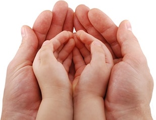 大人の手を繋いで赤ちゃんストック フォトの無料写真素材 1 85 Mb 無料素材イラスト ベクターのフリーデザイナー