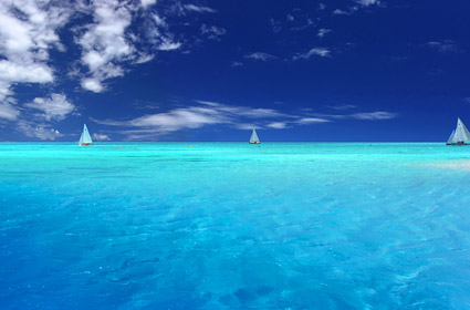 青い空と青い海の画像素材-2
