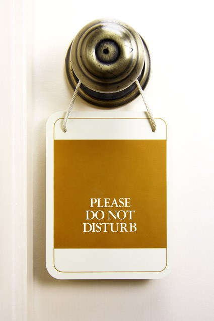 画像素材のドアに記載されています。